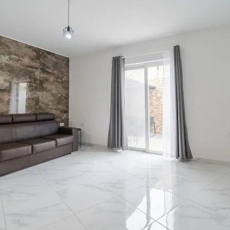 Appartamento Spacious, 1br With Comfortable Bed In Tarxien Żabbar