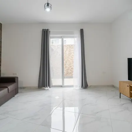 Apartamento Spacious, 1br With Comfortable Bed In Tarxien