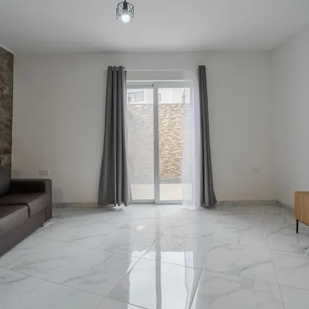Spacious, 1br With Comfortable Bed In Tarxien Żabbar