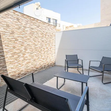 Spacious, 1br With Comfortable Bed In Tarxien