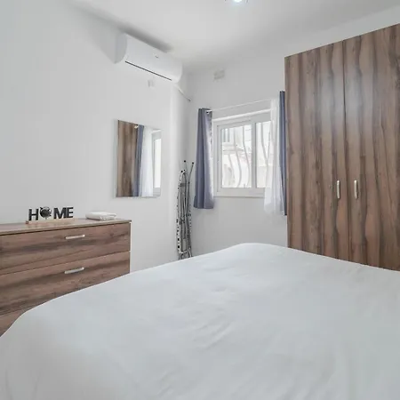 Spacious, 1br With Comfortable Bed In Tarxien Żabbar