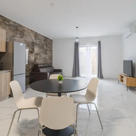 Spacious, 1br With Comfortable Bed In Tarxien Żabbar