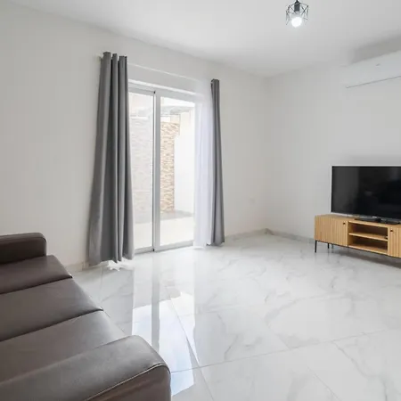Spacious, 1br With Comfortable Bed In Tarxien