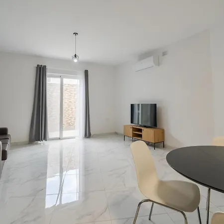Spacious, 1br With Comfortable Bed In Tarxien Διαμέρισμα *